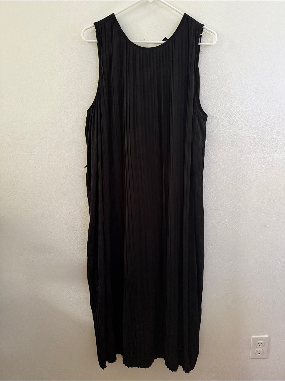 Banana Republic Black Sleeveless Pleated Maxi Dress